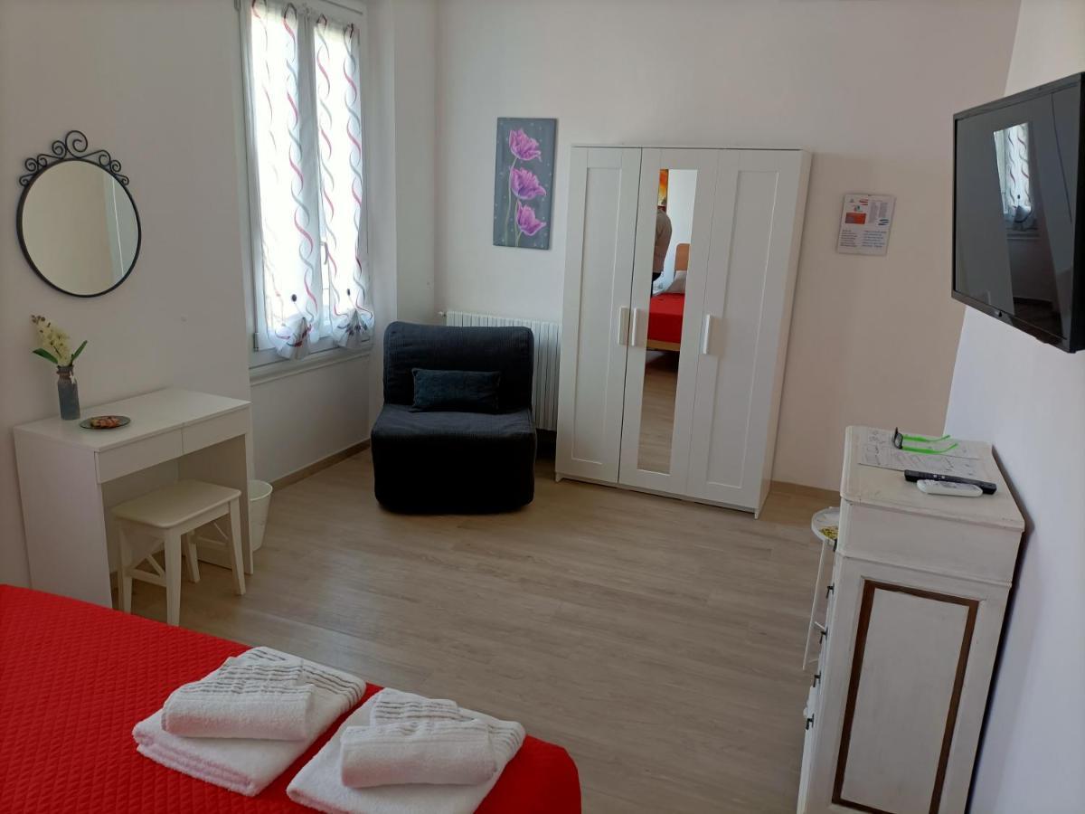 Affittacamere Il Chiostrino Guest House Florens Exteriör bild